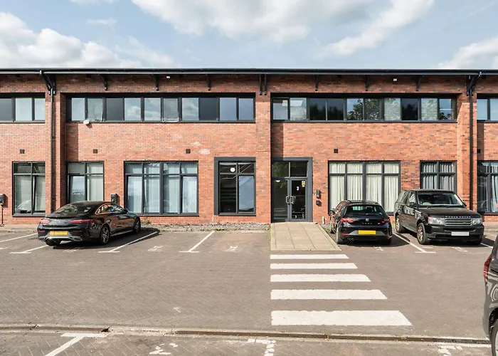 Central Apartment With 2 Parking Spaces!